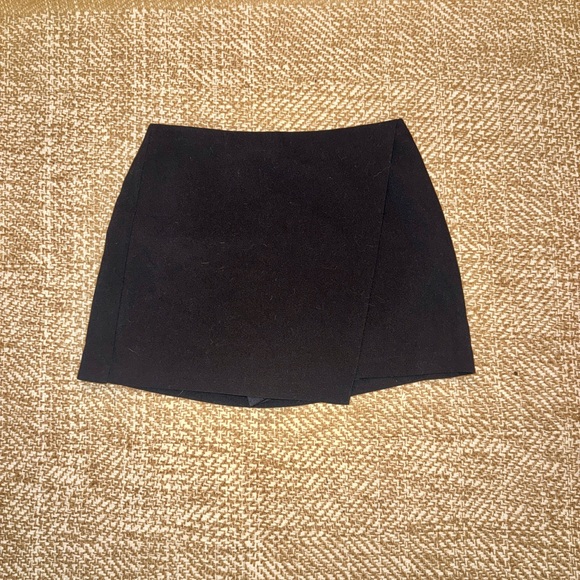 Abercrombie Black Mini Skort- Size Medium - Picture 6 of 10
